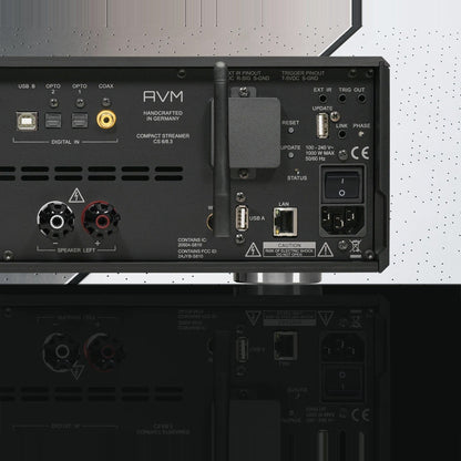 AVM Ovation CS 8.3 Streaming-CD-Receiver Black Edition Anschlussfeld im Detail