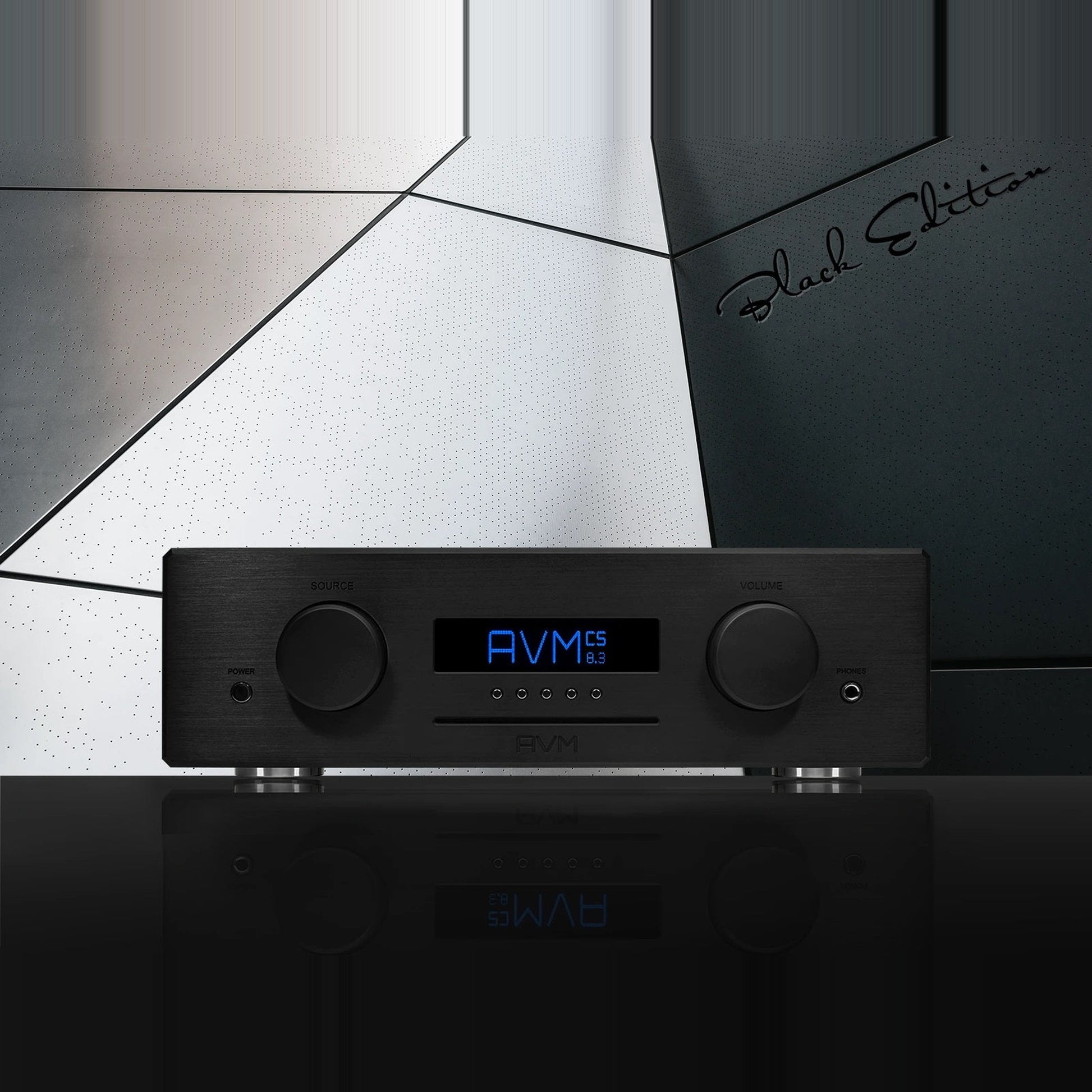 AVM Ovation CS 8.3 Streaming-CD-Receiver Black Edition Frontansicht vor Grafikhintergrund