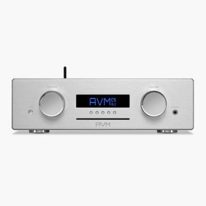 AVM Ovation MP 8.3 Streaming-Vorverstärker Silber Frontansicht mit Display, Quellenwahl und Lautstärkeregler