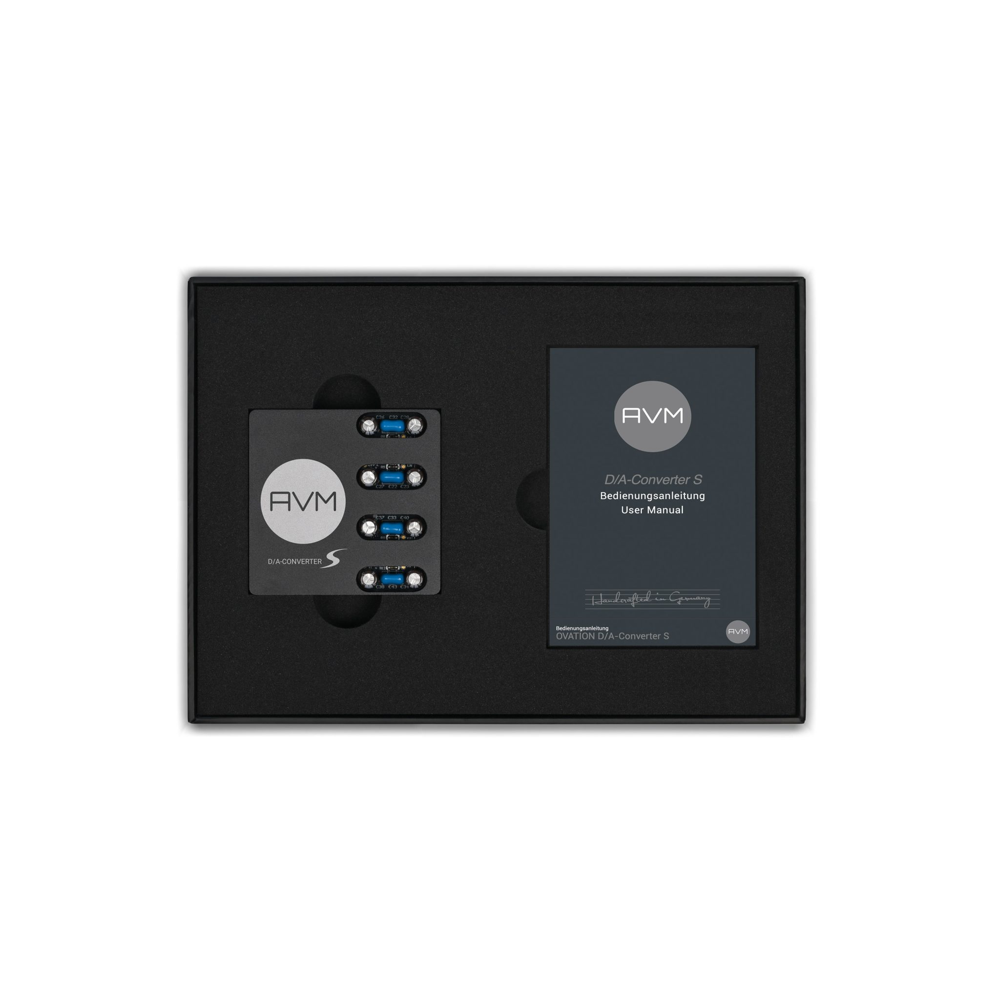 AVM Ovation S-DAC DAC-Modul Lieferumfang mit Modul und Bedienungsanleitung im Schaumstoffeinsatz