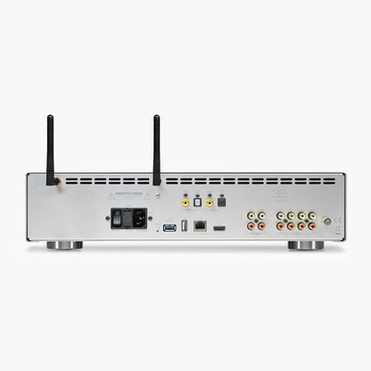 AVM PAS 30.3 Streaming-Vorverstärker Silber Rückansicht des Anschlussfelds mit WLAN-Antennen