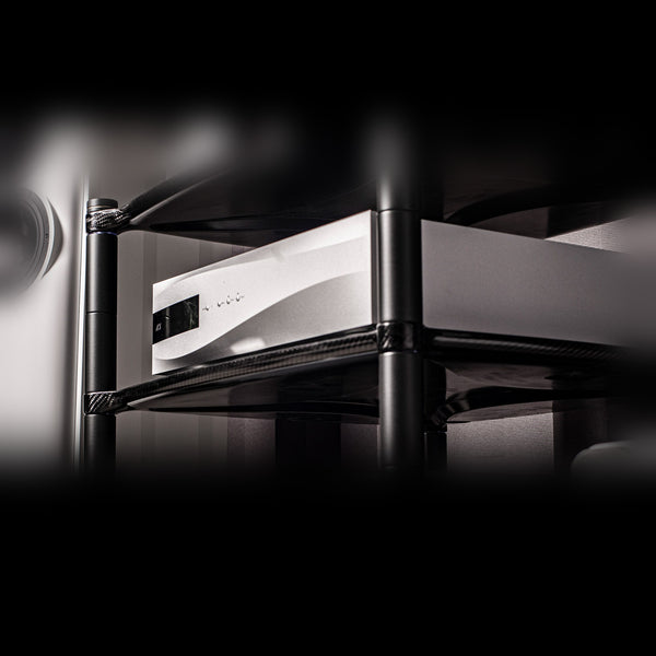 Bassocontinuo Aeon Light Carbon Audio Rack Frontansicht