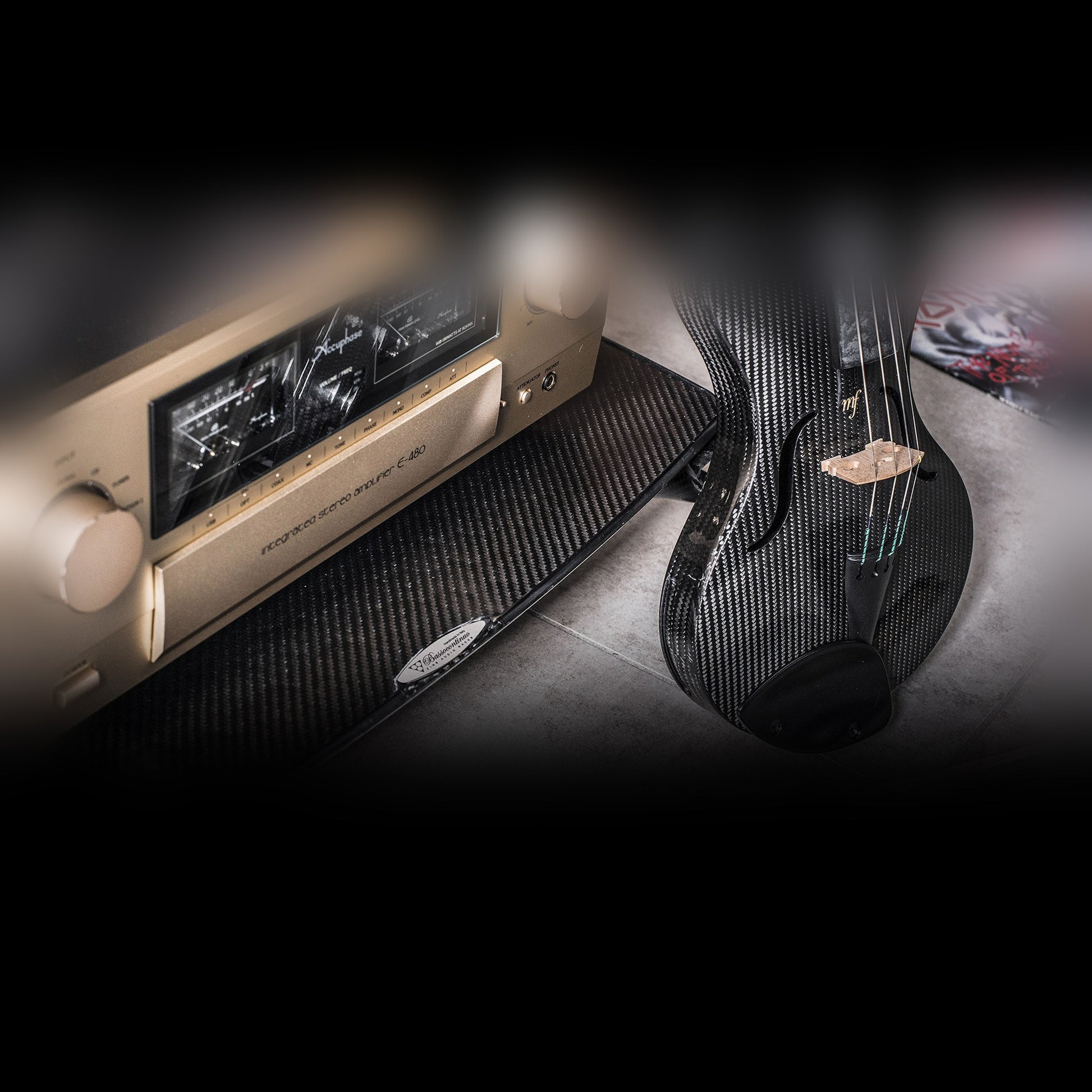 Bassocontinuo Eos X Carbon Power Amp Stand Frontansicht
