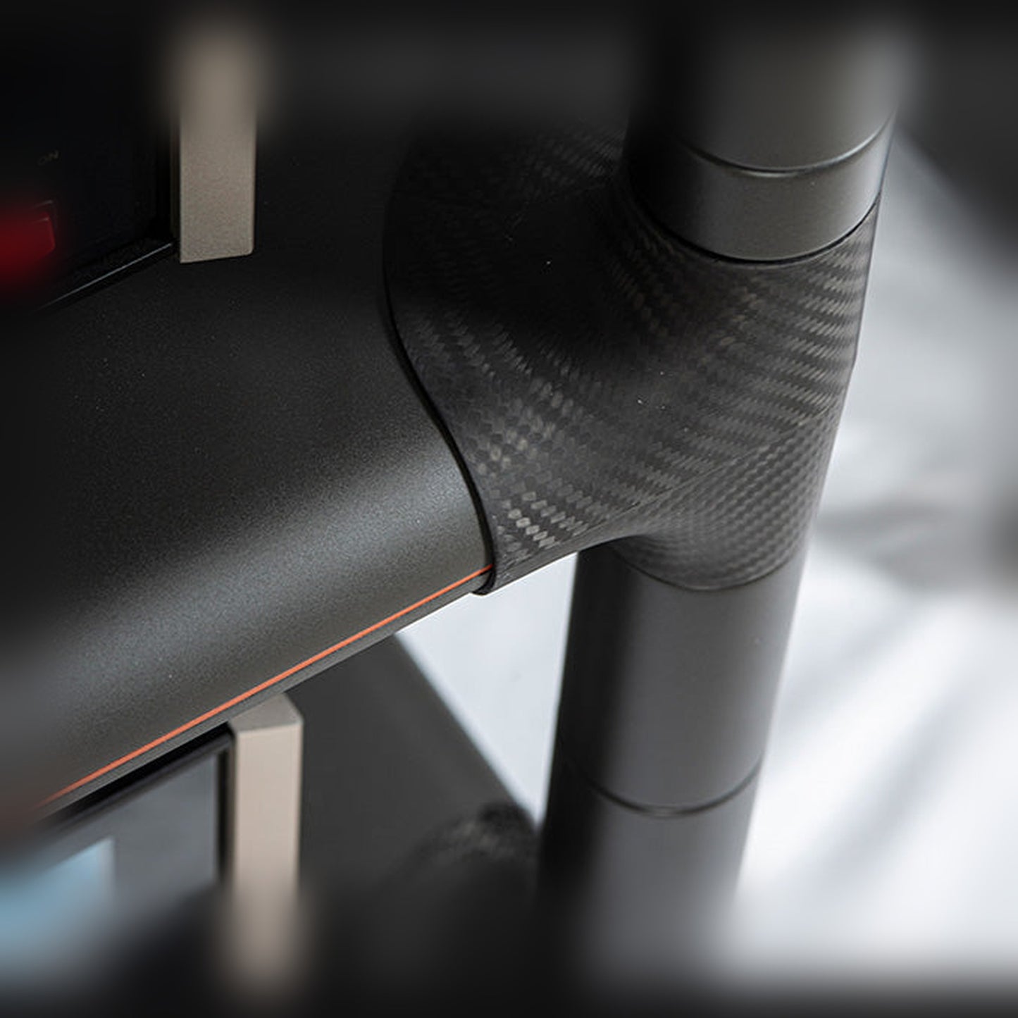 Bassocontinuo F1 2.0 Design Power Amp Stand Detailansicht Fussverbindung