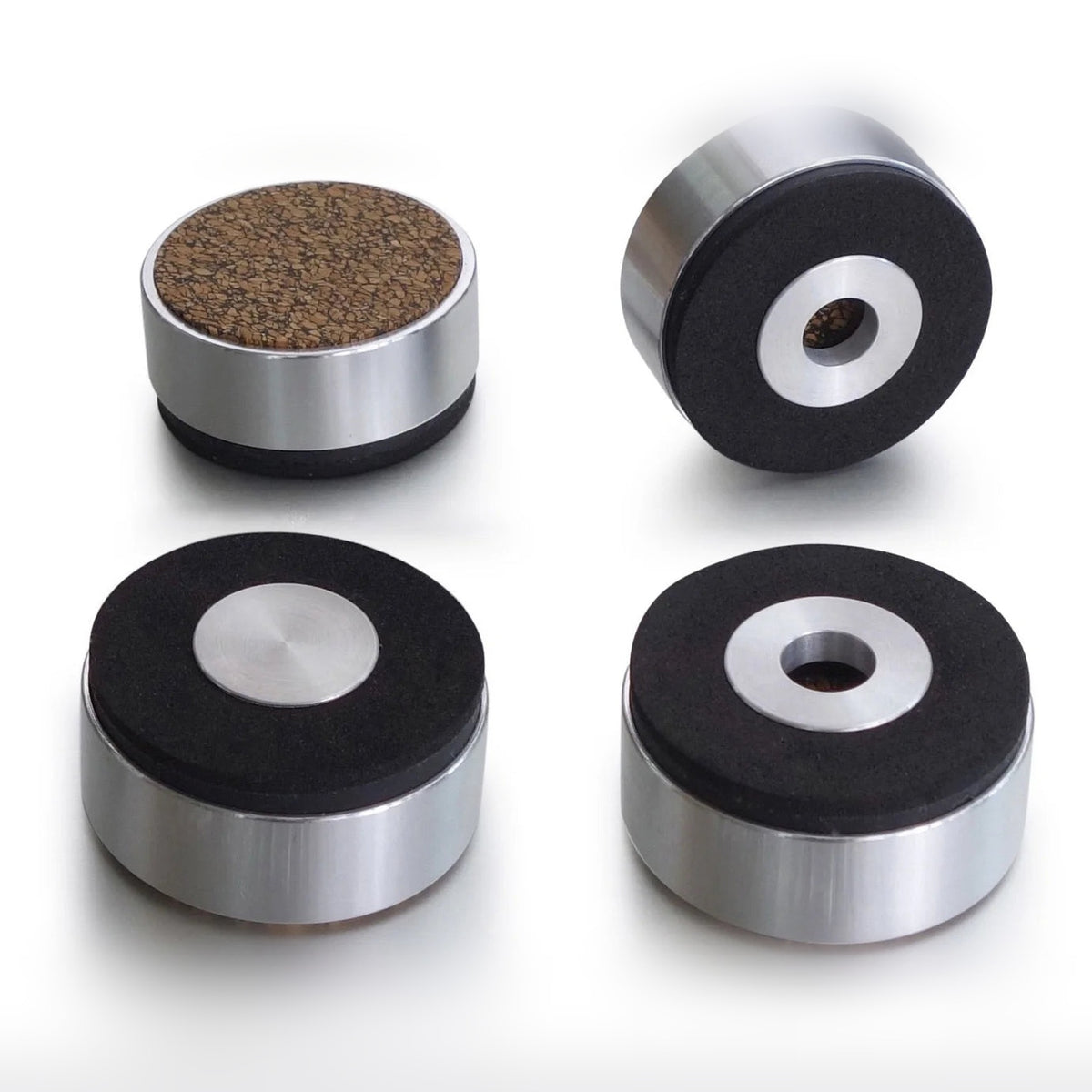 bFly-Audio 4TUBE-2 Absorber-Set für Röhrenverstärker, vier Absorber aus Aluminium mit Kork- und Naturkautschuk-Schichten in der Schrägansicht