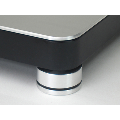 bFly-Audio BaseTwo Gerätebasis mit PRO-Füssen Detailansicht PRO-Fuss schwarz