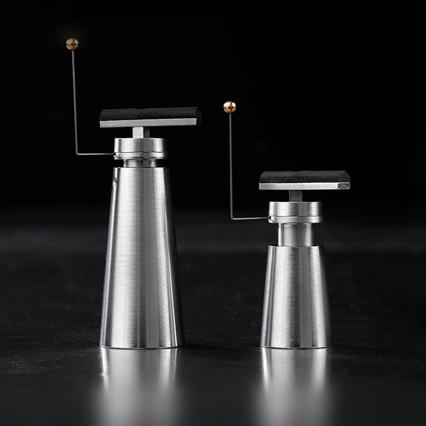bFly-Audio Little Fwend automatische Tonarmlift Frontansicht, grosses und kleines Modell im Vergleich