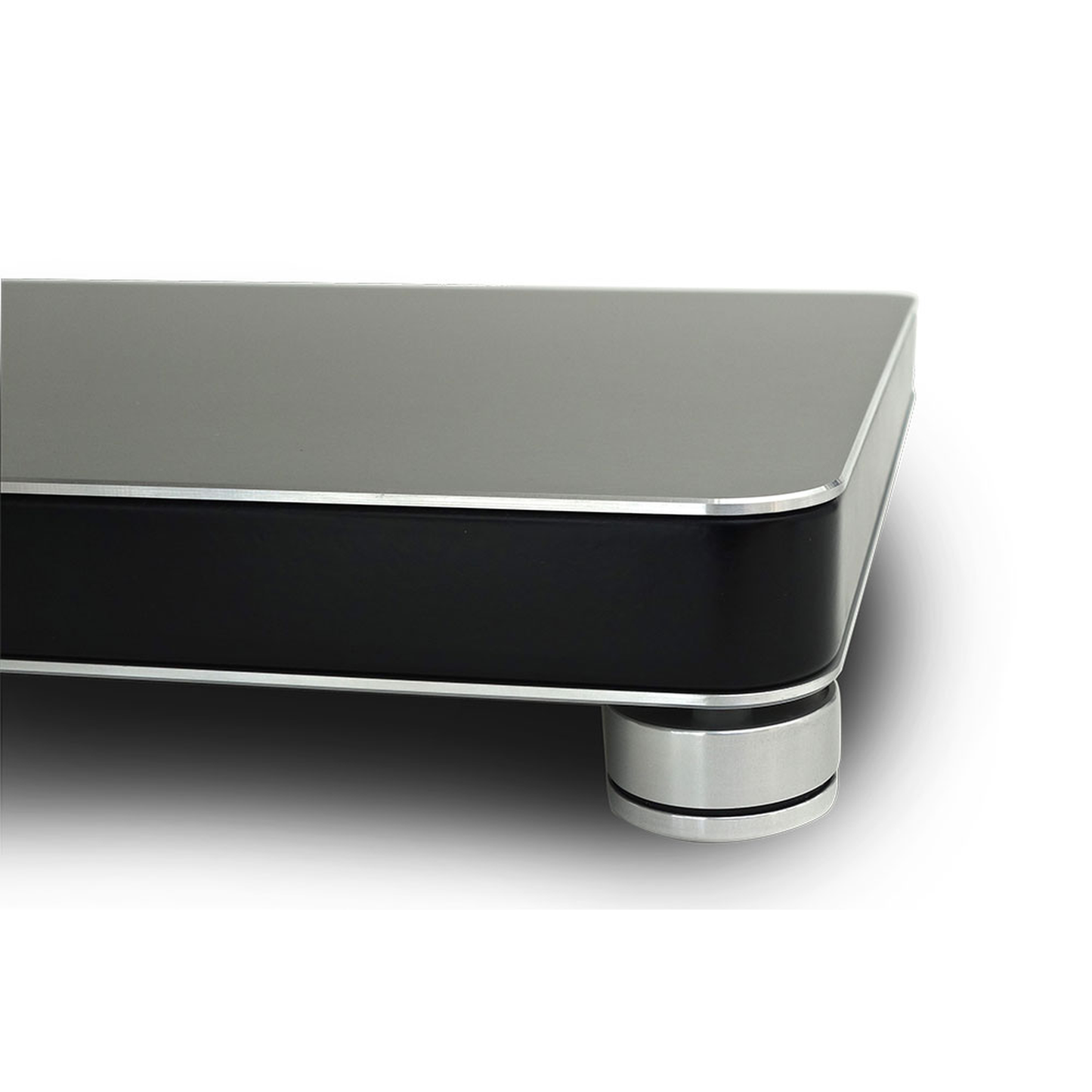 bFly-Audio PowerBase Gerätebasis mit Erdung Detailansicht Fuß an der Geräteecke