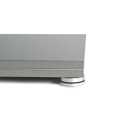 bFly-Audio StoneLine Gerätebasis Referenzklasse TWIN Detailansicht Kante und Fuss, Farbe Beton Grau