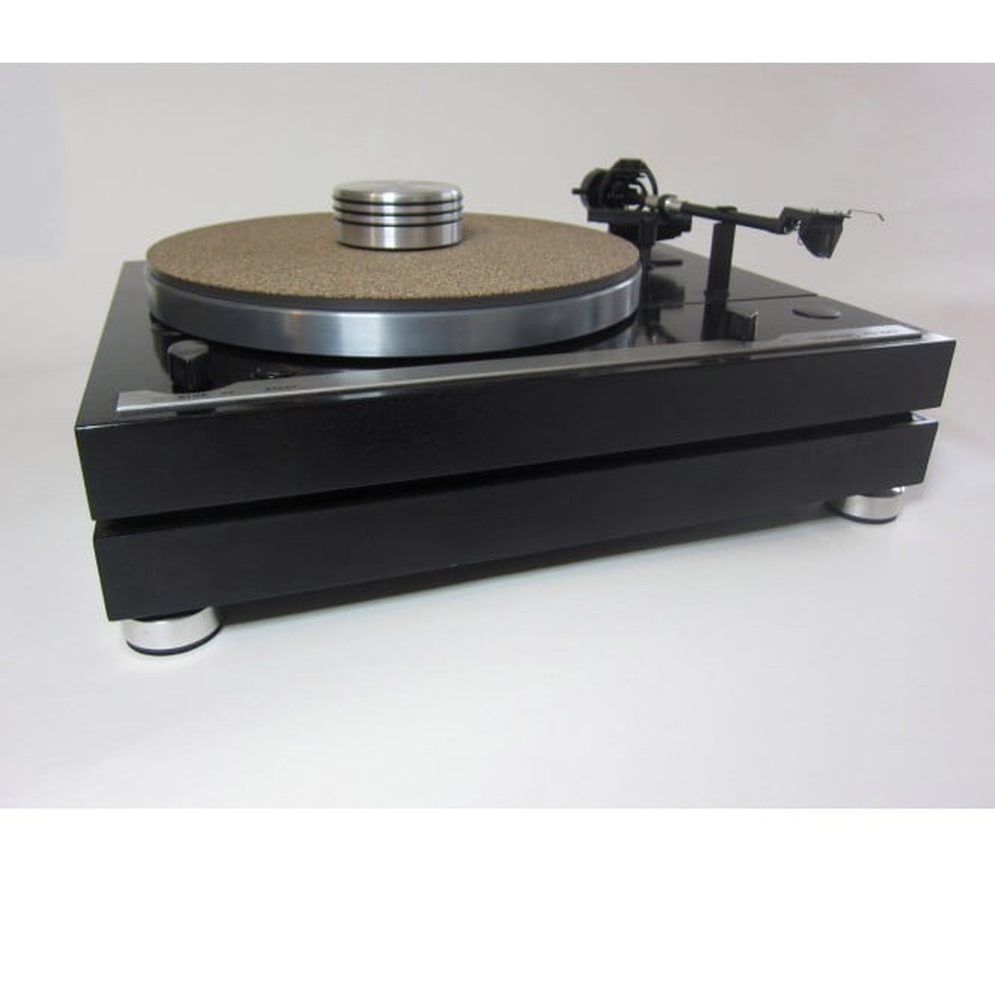 bFly-Audio Absorberbasis xPLTH3 für Thorens 300er-Serie Schrägansicht