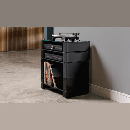 Blok Stax 2G Modul LP HiFi-Rack-Modul Schwarzglas, Lifestyle als unterste Ebene eines Stax-2G-Racks mit Plattenspieler