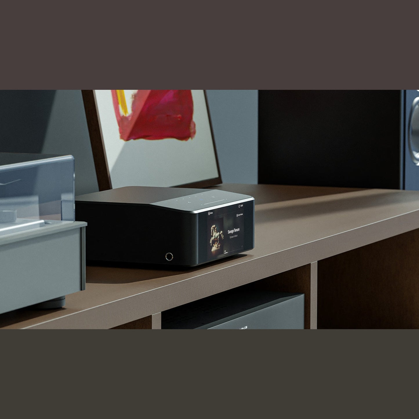 Bluesound Node Icon Netzwerk-Streamer Lifestyle auf Sideboard vor Wandbild
