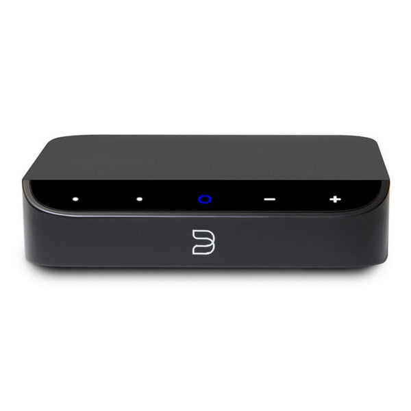 Bluesound Node Nano Netzwerk-Streamer Frontansicht mit Touch-Bedienfeld