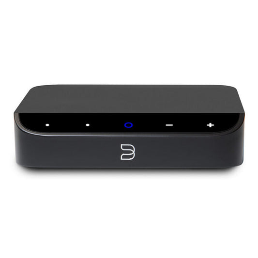 Bluesound Node Nano Netzwerk-Streamer Frontansicht mit Touch-Bedienfeld