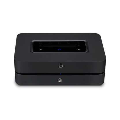 Bluesound Powernode N331 Streaming-Verstärker Schwarz Schrägansicht von vorne oben auf das Touch-Bedienfeld