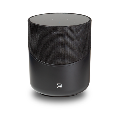 Bluesound Pulse M Streaming-Lautsprecher Schwarz Schrägansicht von vorne oben mit Touch-Bedienfeld