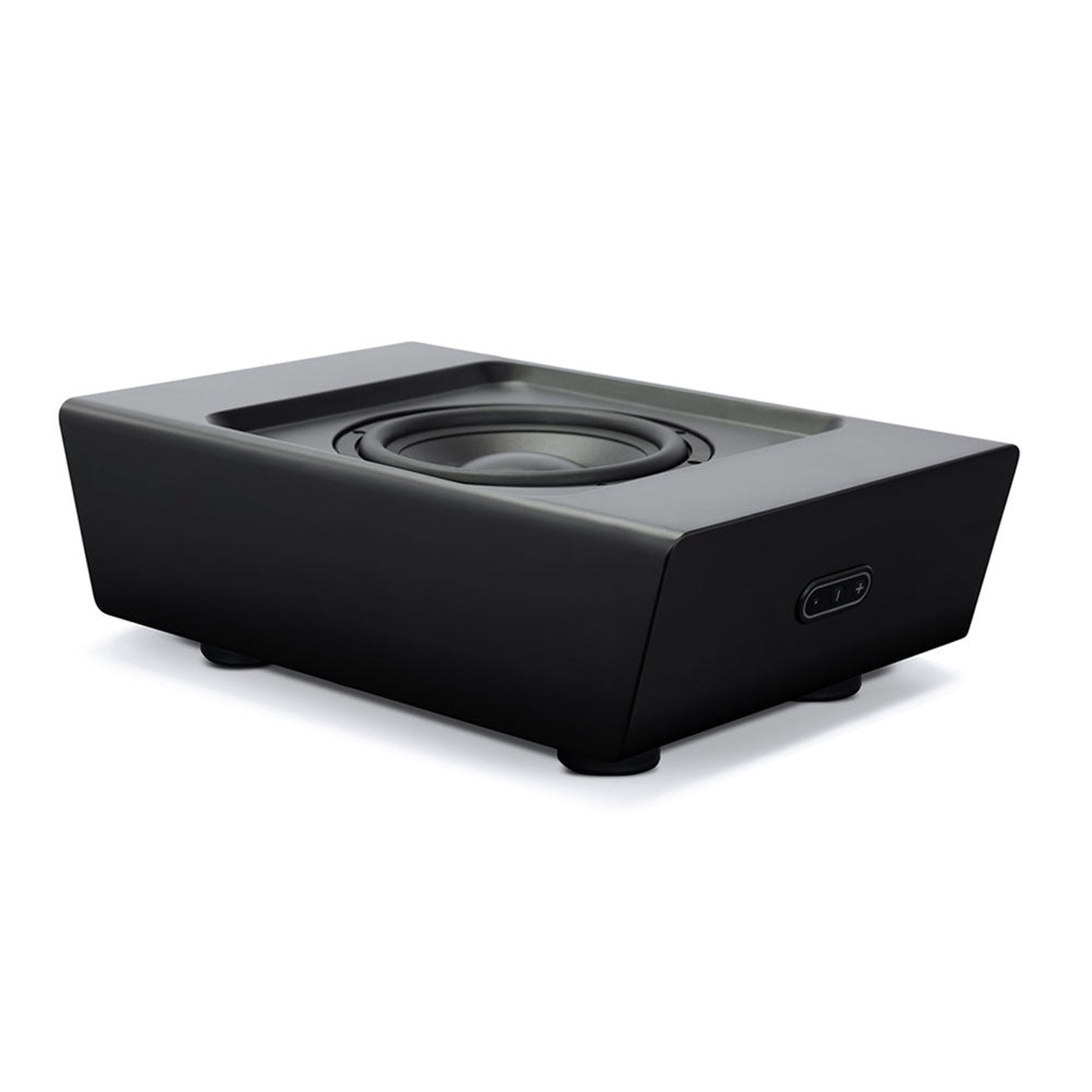 Bluesound Pulse Sub+ Subwoofer Schwarz Schrägansicht von oben ohne Gitter mit sichtbarem Tieftöner