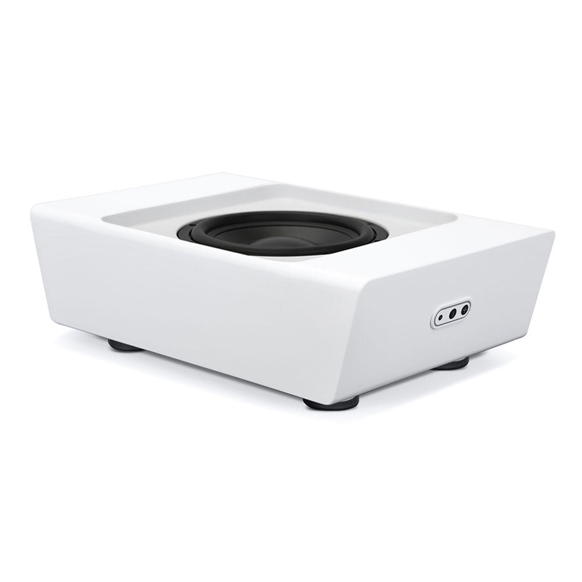 Bluesound Pulse Sub+ Subwoofer Weiss Schrägansicht von oben ohne Gitter mit sichtbarem Tieftöner