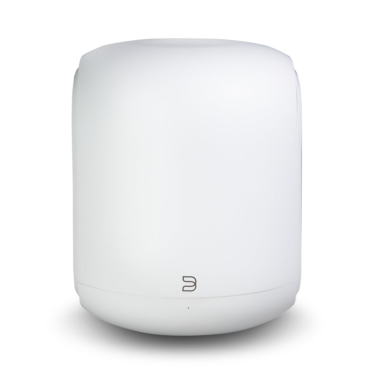 Bluesound Pulse SUB (SW200) Subwoofer Weiss Frontansicht, weisses Gehäuse mit Bluesound-Logo