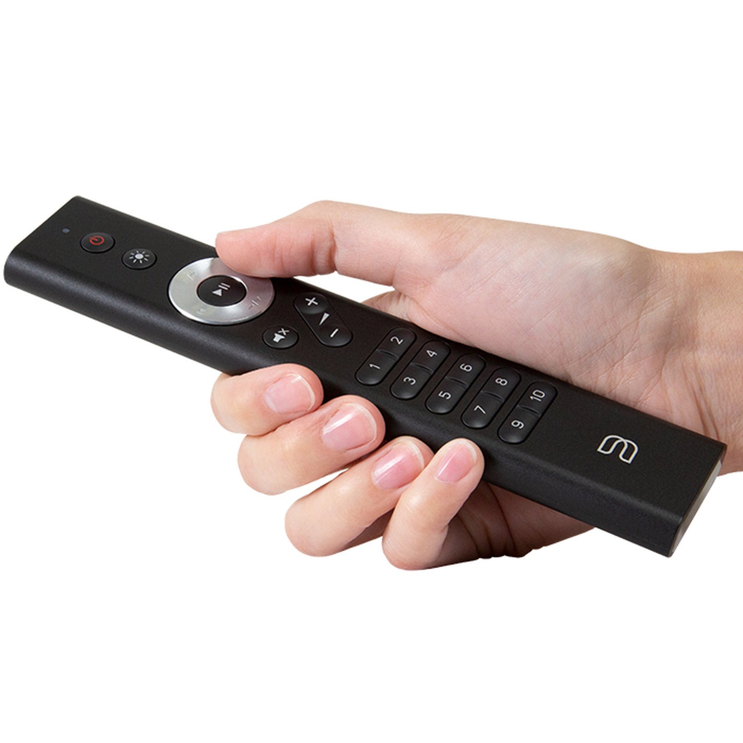 Bluesound RC1 Fernbedienung Schwarz Lifestyle in der Hand gehalten, Daumen auf dem Steuerring