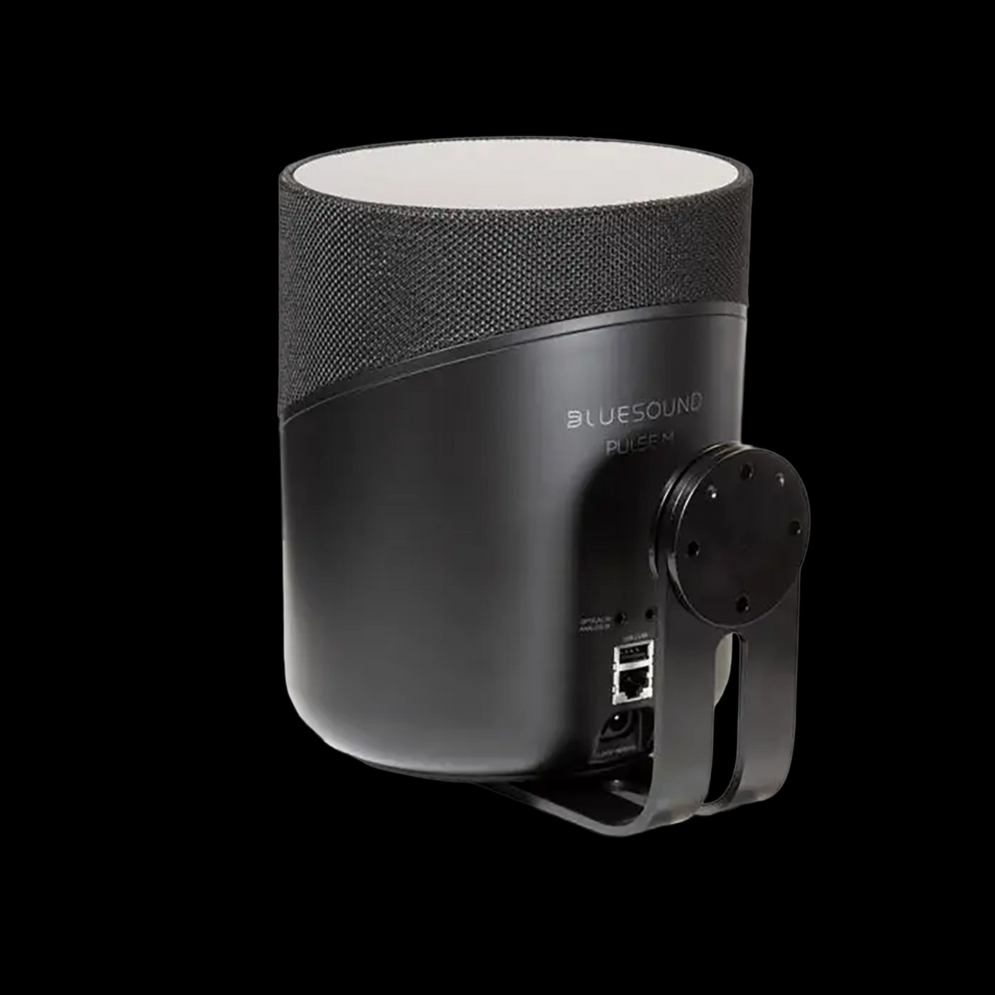 Bluesound WM230 Wandhalterung Pulse M Schwarz Rückansicht mit montiertem Pulse M und Kabelführung