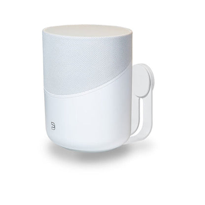 Bluesound WM230 Wandhalterung Pulse M Weiss Schrägansicht mit montiertem Pulse M von vorne