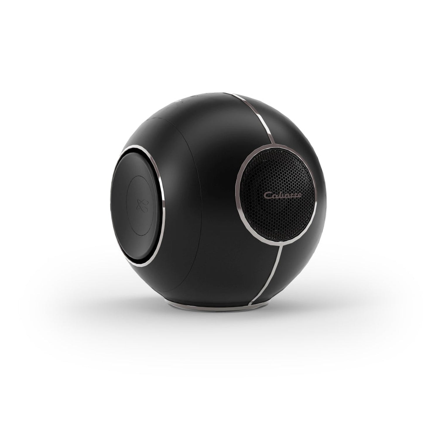 Cabasse The Pearl Myuki Aktivlautsprecher Schrägansicht mit kugelförmigem Gehäuse und Hochtöner in Schwarz