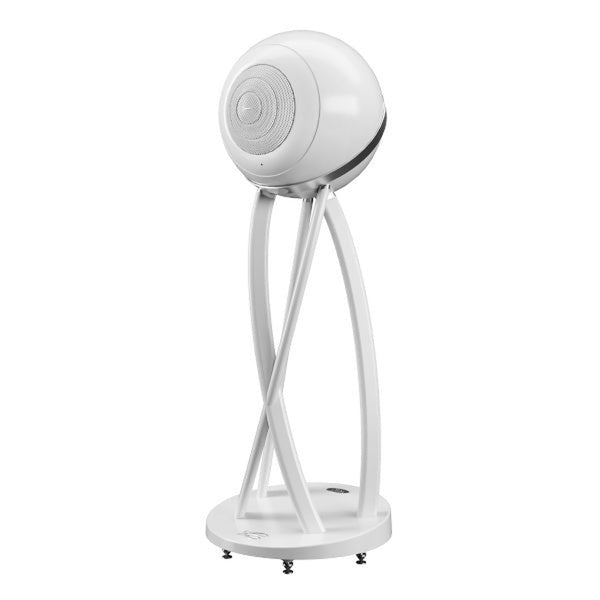 Cabasse The Pearl Pelegrina Standlautsprecher Schrägansicht mit Kugelgehäuse auf Standfuss in Weiss
