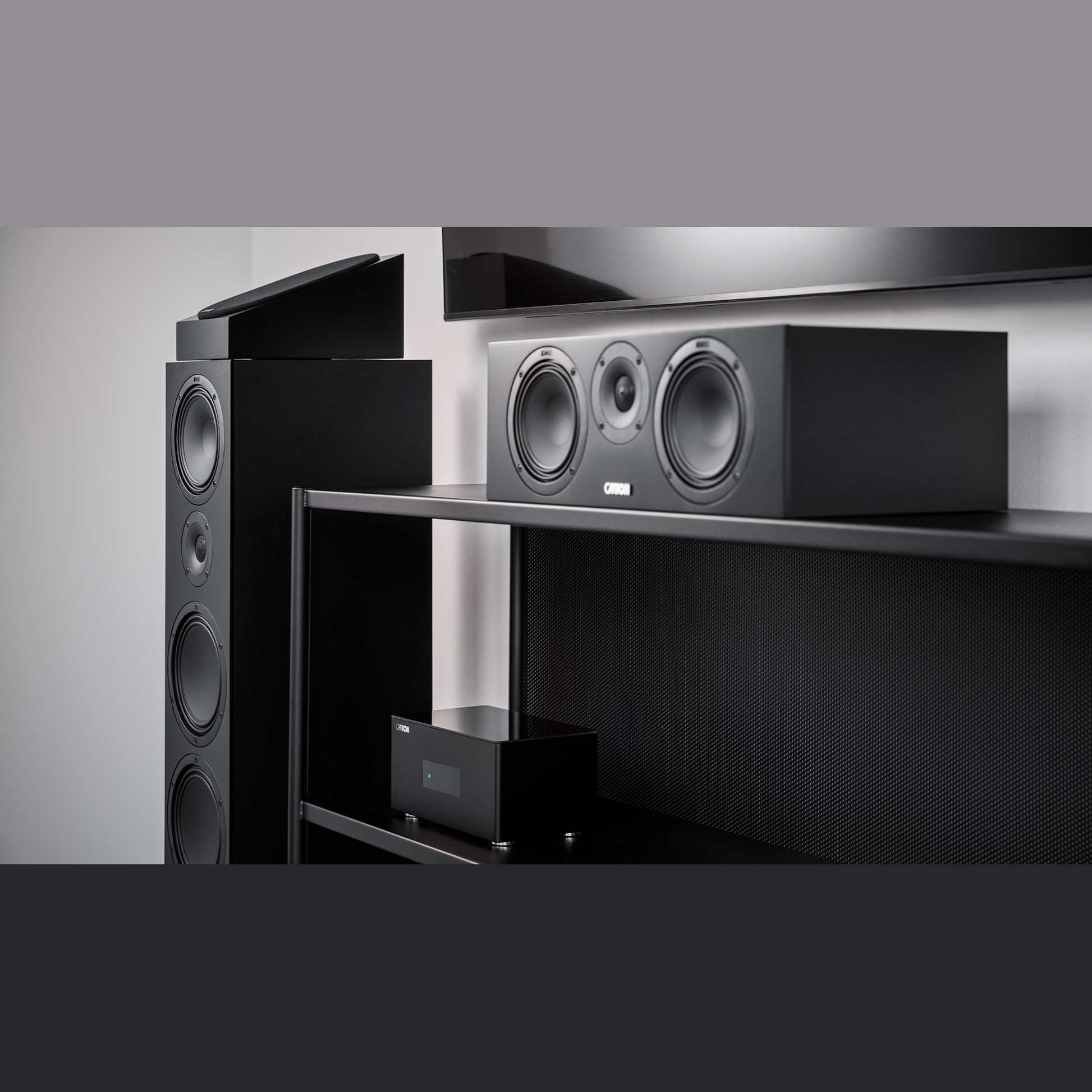 Canton GLE 50 Center S2 Center-Lautsprecher Schwarz Lifestyle im Heimkino-Rack unter TV, ohne Abdeckung