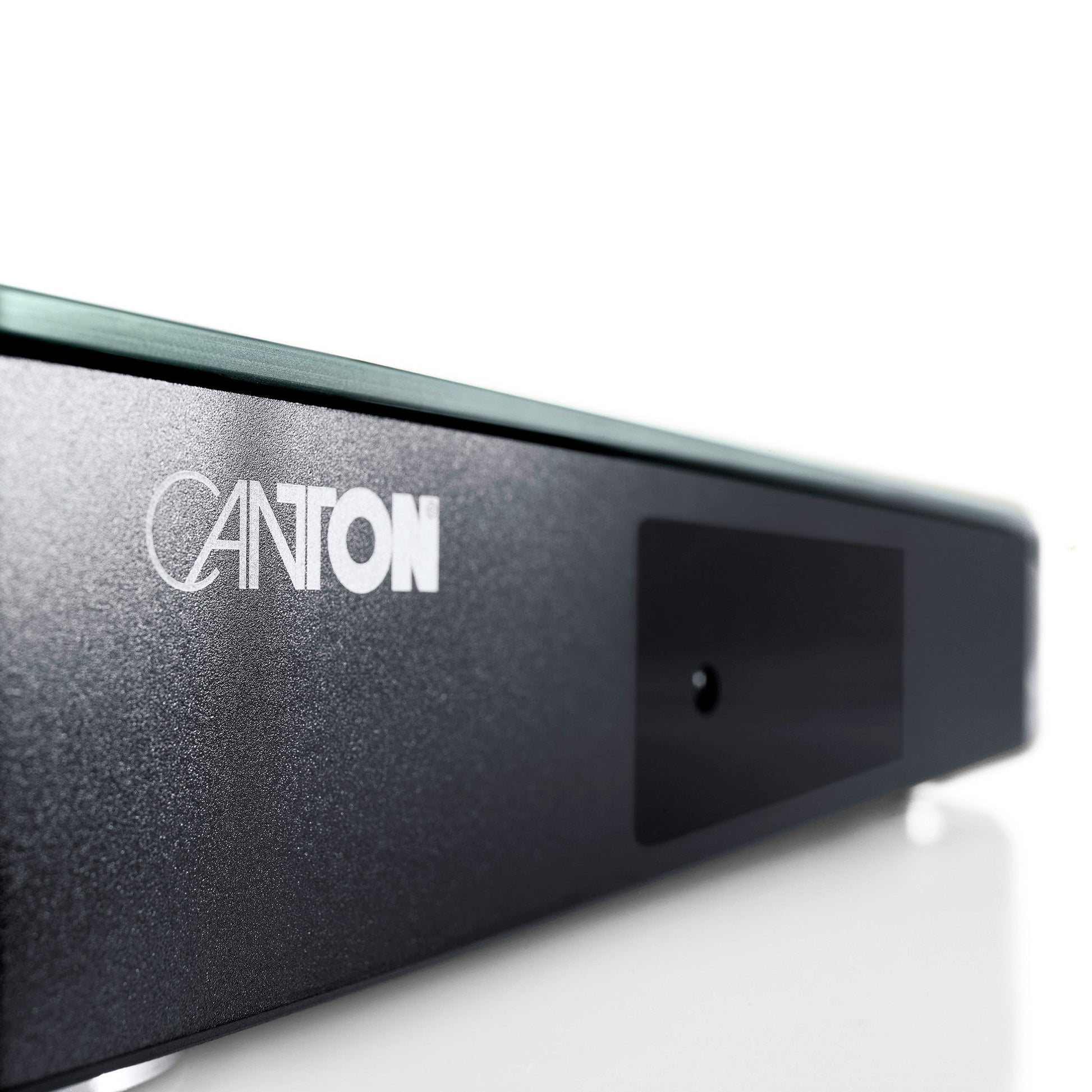 Canton Smart Connect 5.1 S2 Streaming-Vorverstärker Detailansicht der Gehäusefront mit Canton-Markenlogo