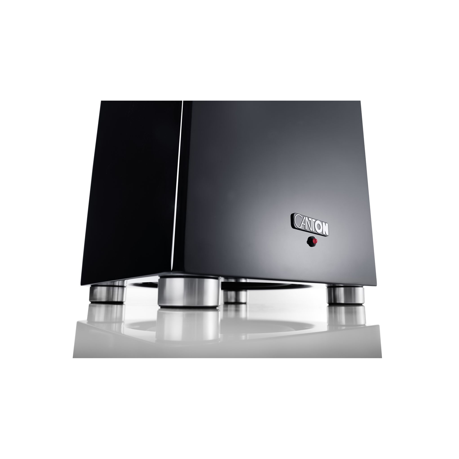 Canton Smart Libero Cinema Set + Smart Sub 8 Heimkino-Set Schwarz Detailansicht der Subwoofer-Standfüsse