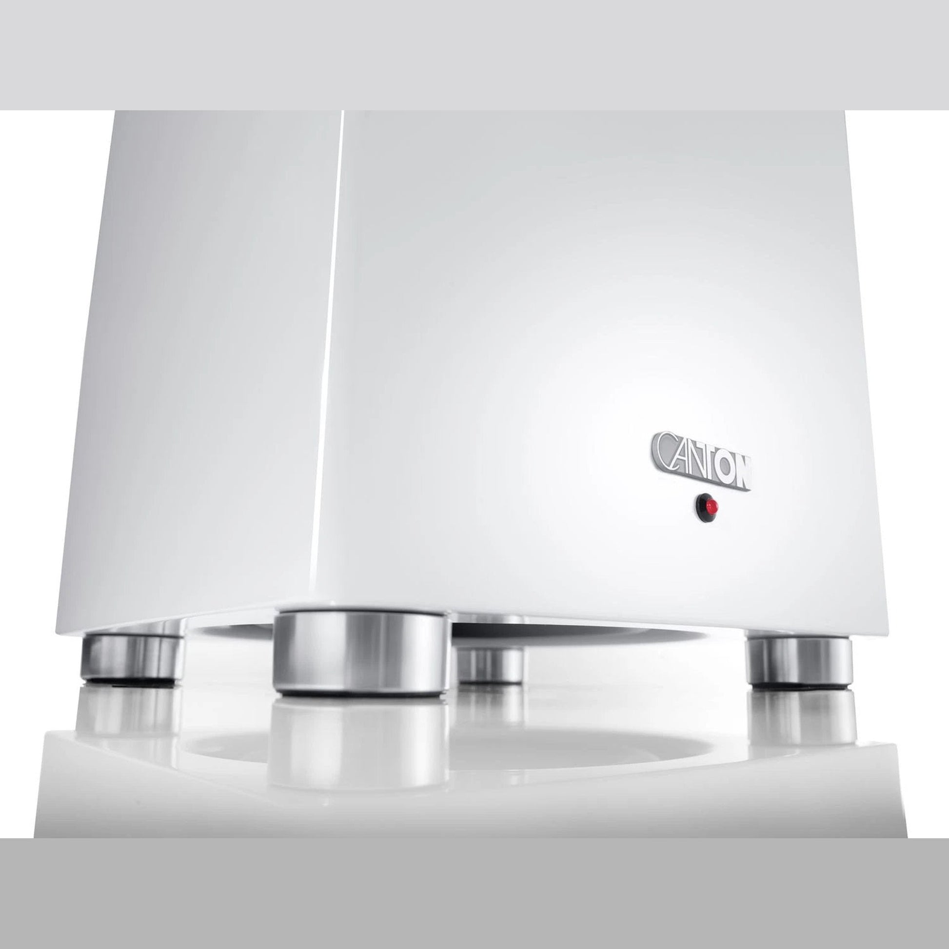 Canton Sub 601 Aktiv-Subwoofer Weiss Detailansicht der Standfüsse aus Aluminium von der Seite