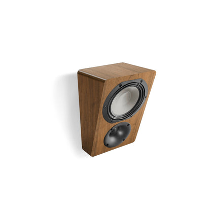 Canton Townus AR 5 Dolby Atmos Lautsprecher Nussbaum Schrägansicht von schräg oben, Keilform des Gehäuses