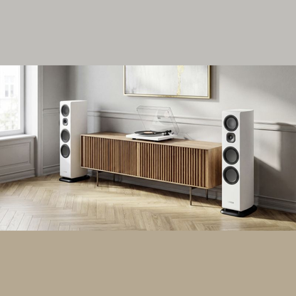 Canton Vento 101 Standlautsprecher Weiss Lifestyle im Wohnraum am Lamellen-Sideboard