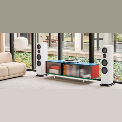 Canton Vento 101 Standlautsprecher Weiss Lifestyle im Wohnraum an der Fensterfront