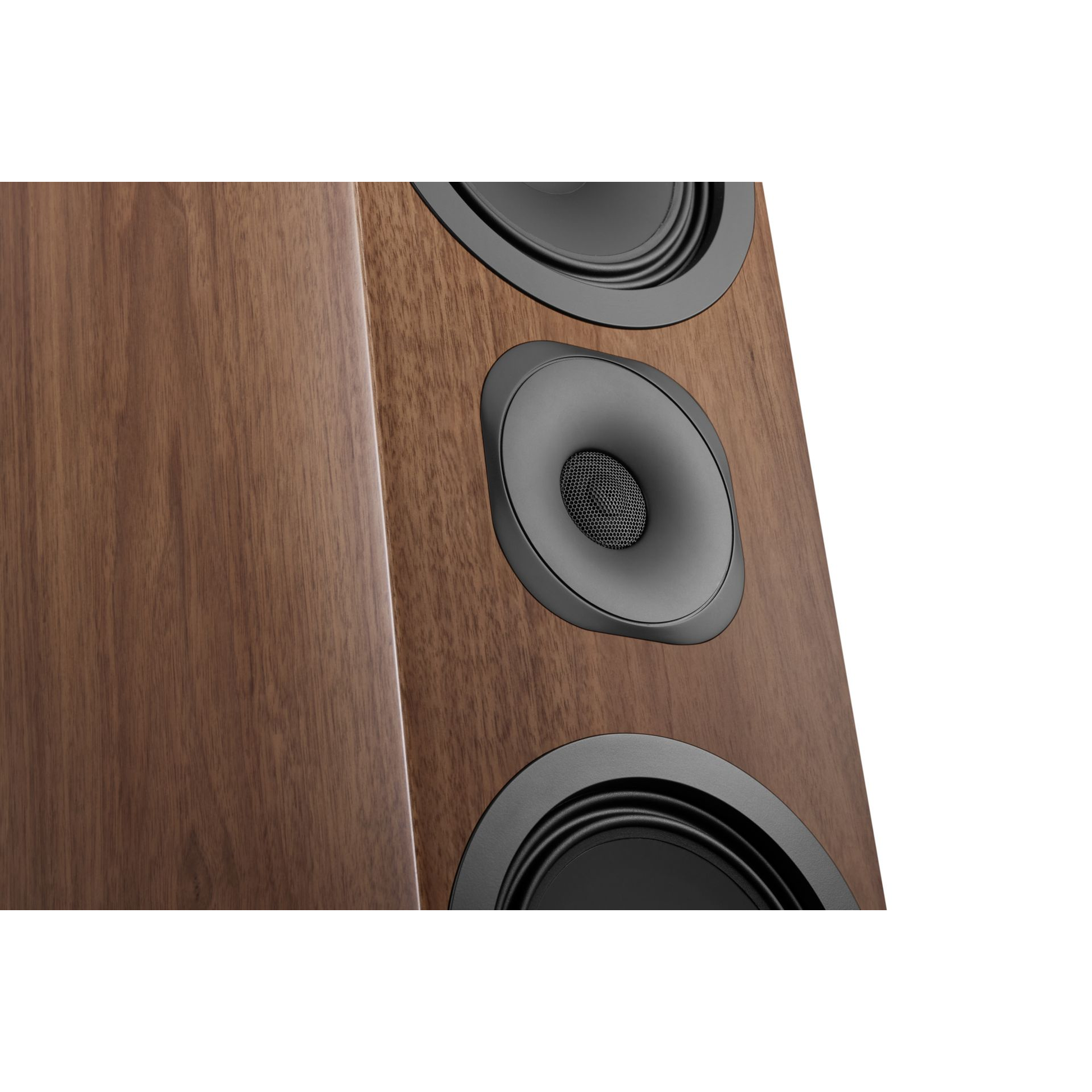 Canton Vento 91 Standlautsprecher Nussbaum Detailansicht Hochtöner im Waveguide zwischen den Chassis