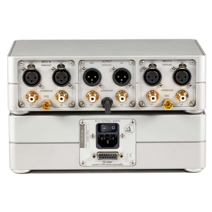 Clearaudio Balance Reference Phono-Vorverstärker Rückansicht mit XLR- und Cinch-Anschlüssen Input A und B