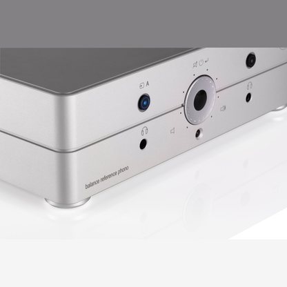 Clearaudio Balance Reference Phono-Vorverstärker Silber Detailansicht Bedienfeld mit Lautstärkering
