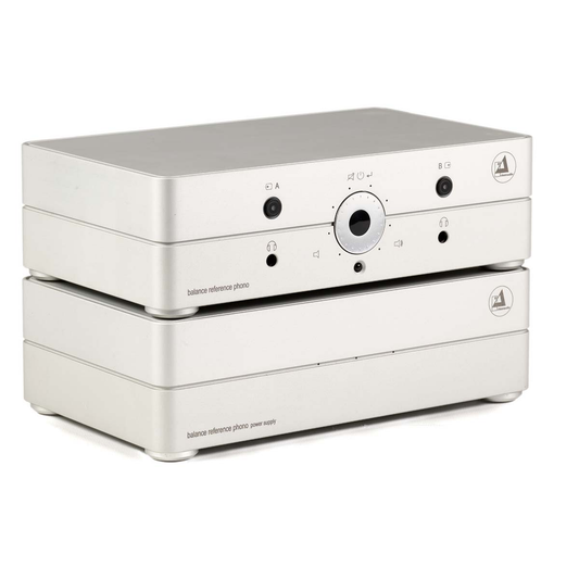 Clearaudio Balance Reference Phono-Vorverstärker Silber Frontansicht mit Netzteil und Lautstärkering