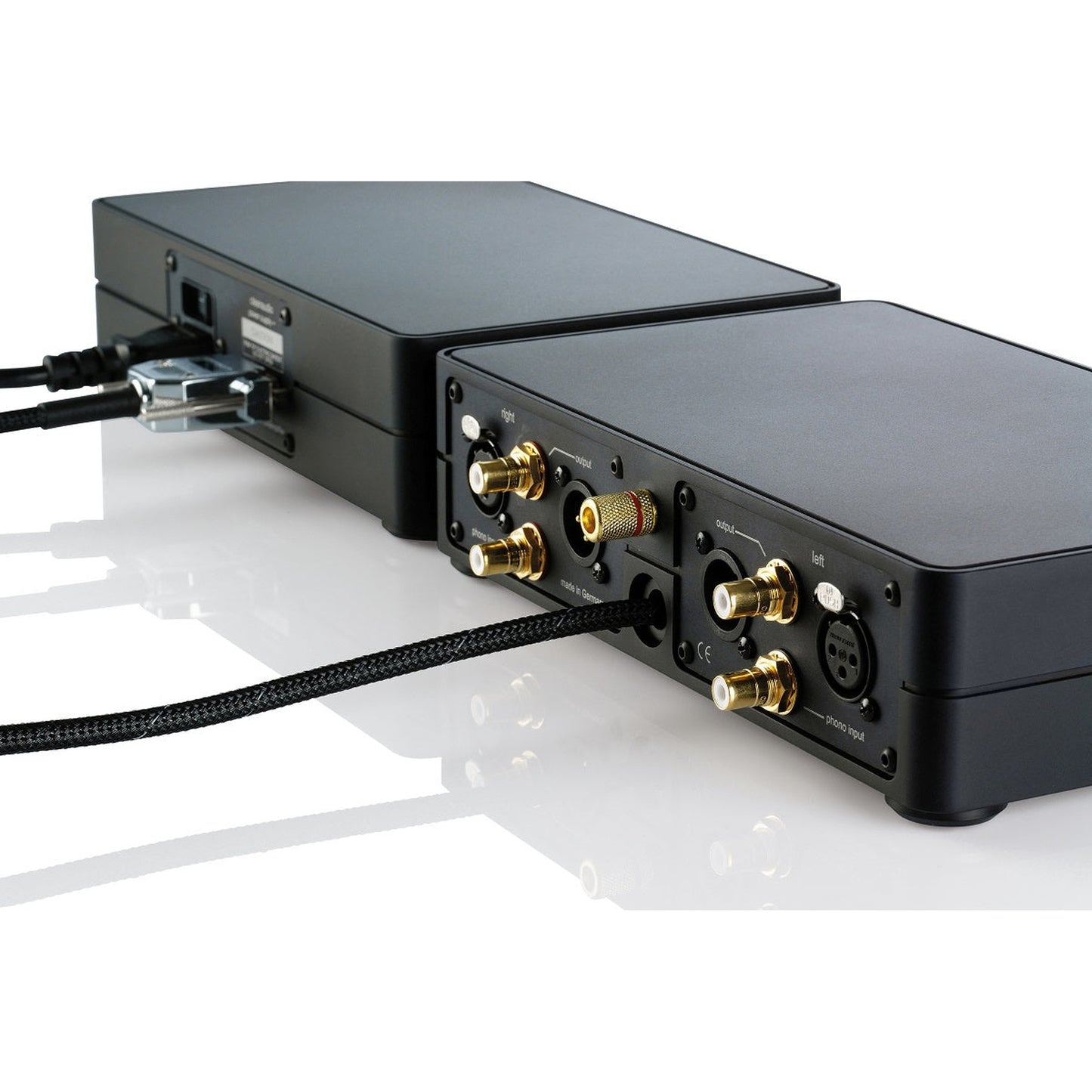 Clearaudio Balance V2 Phono-Vorverstärker Schwarz Anschlussfeld mit Verbindungskabel zum Netzteil