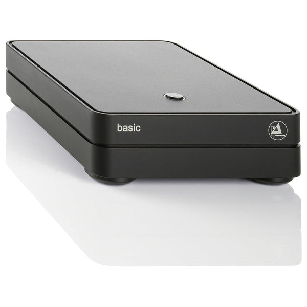 Clearaudio Basic V2 Phono-Vorverstärker Schwarz Schrägansicht mit Ein-Aus-Taster auf der Deckplatte