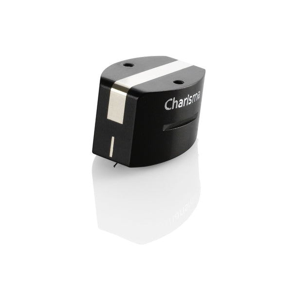 Clearaudio Charisma V2 Ersatznadel Schrägansicht am Tonabnehmer mit schwarzem Gehäuse und Silbereinlage