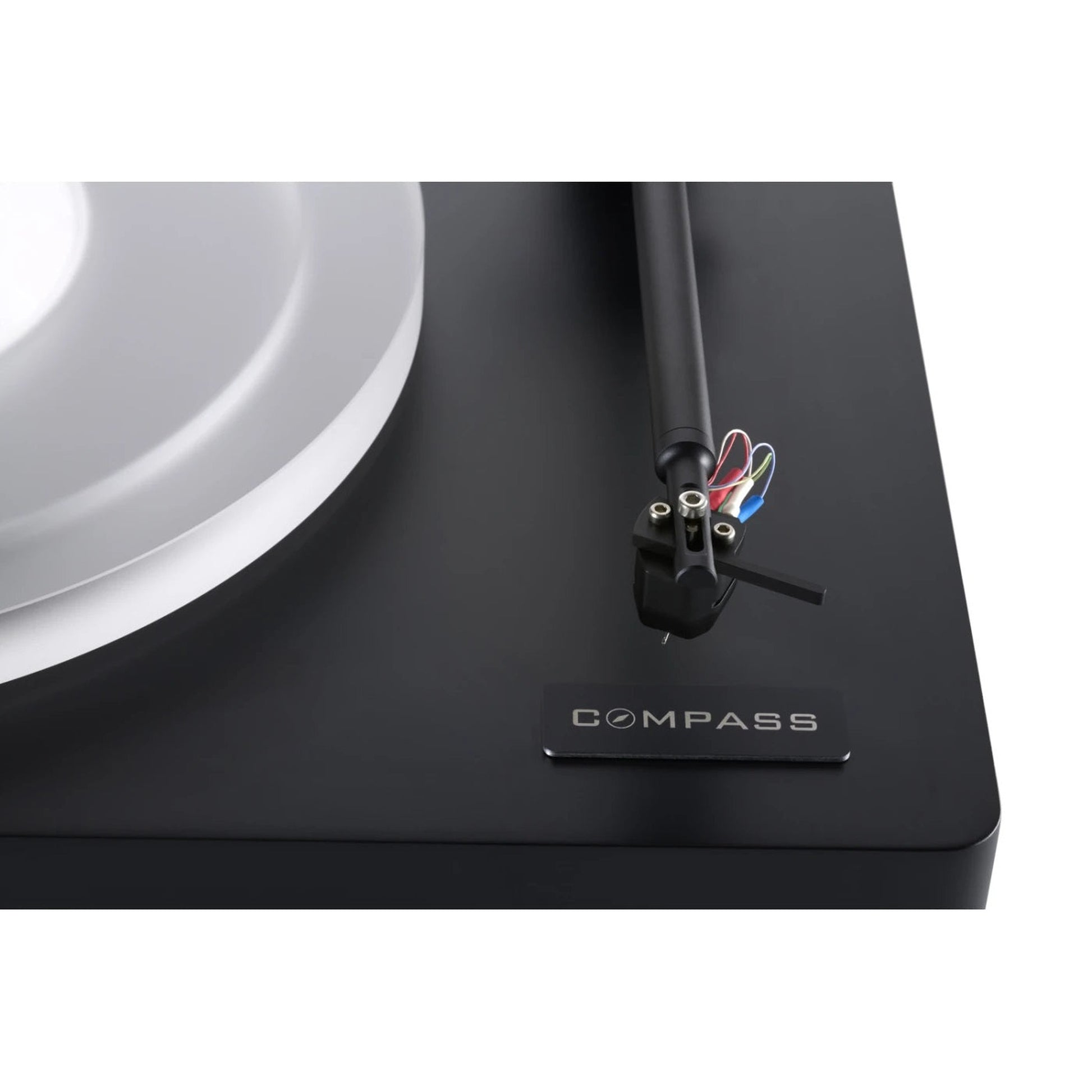 Clearaudio compass Plattenspieler Detailansicht Headshell mit Tonabnehmer und Tonarmrohr, Schwarz