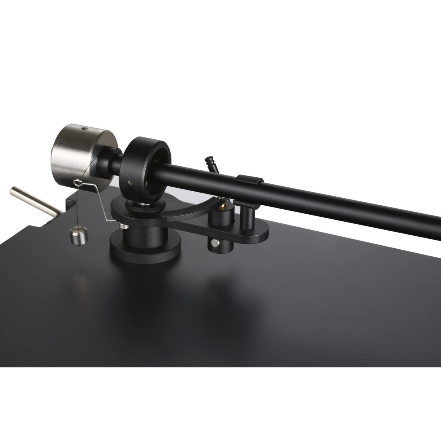 Clearaudio compass Plattenspieler Detailansicht Tonarmlager mit Gegengewicht und Antiskating, Schwarz