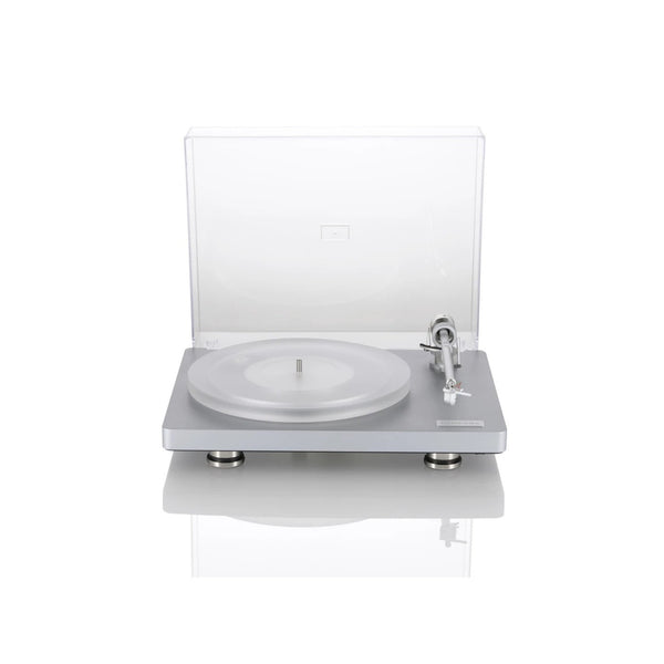 Clearaudio compass Plattenspieler Frontansicht mit Acryl-Staubschutzhaube, Plattenteller und Tonarm, Silber