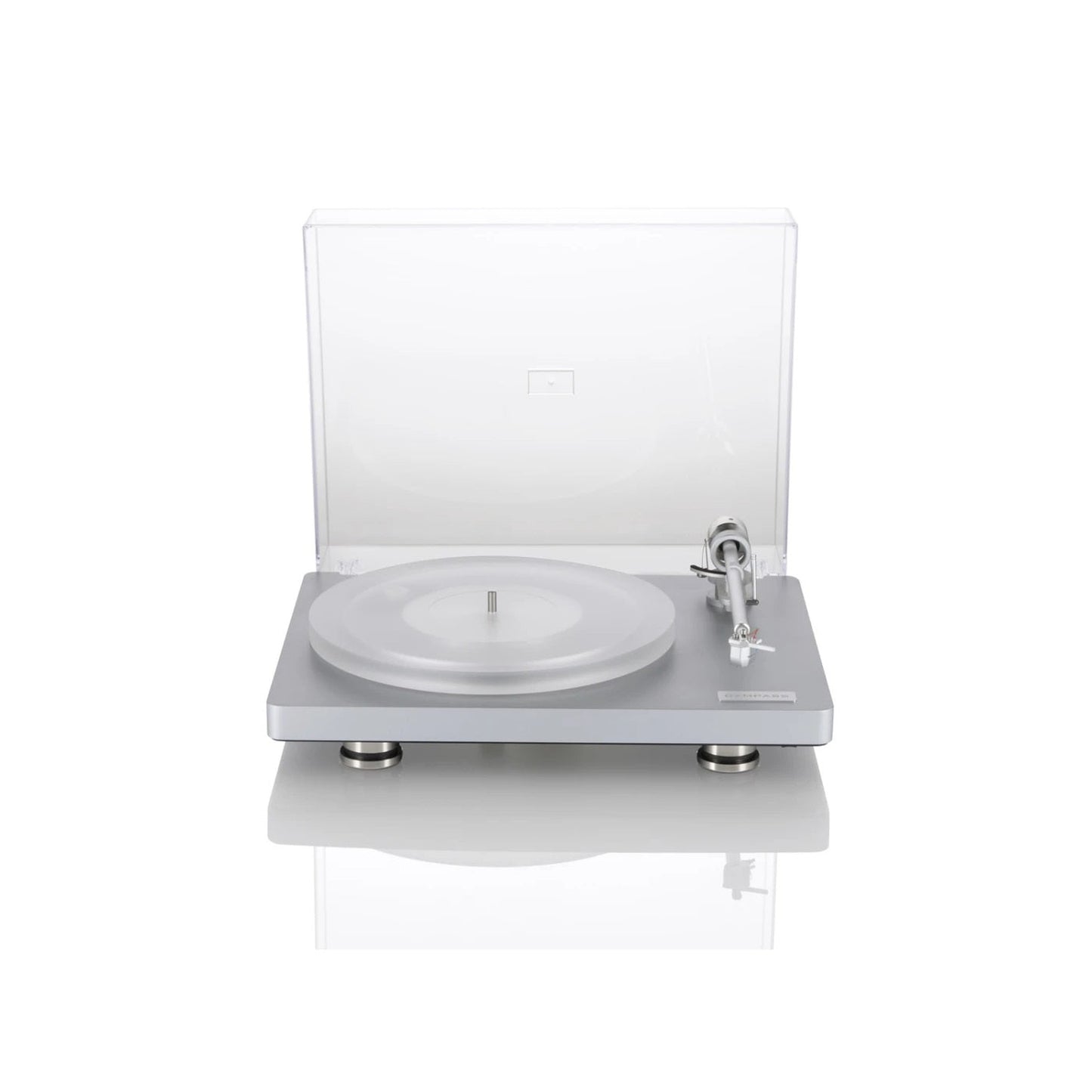 Clearaudio compass Plattenspieler Frontansicht mit Acryl-Staubschutzhaube, Plattenteller und Tonarm, Silber