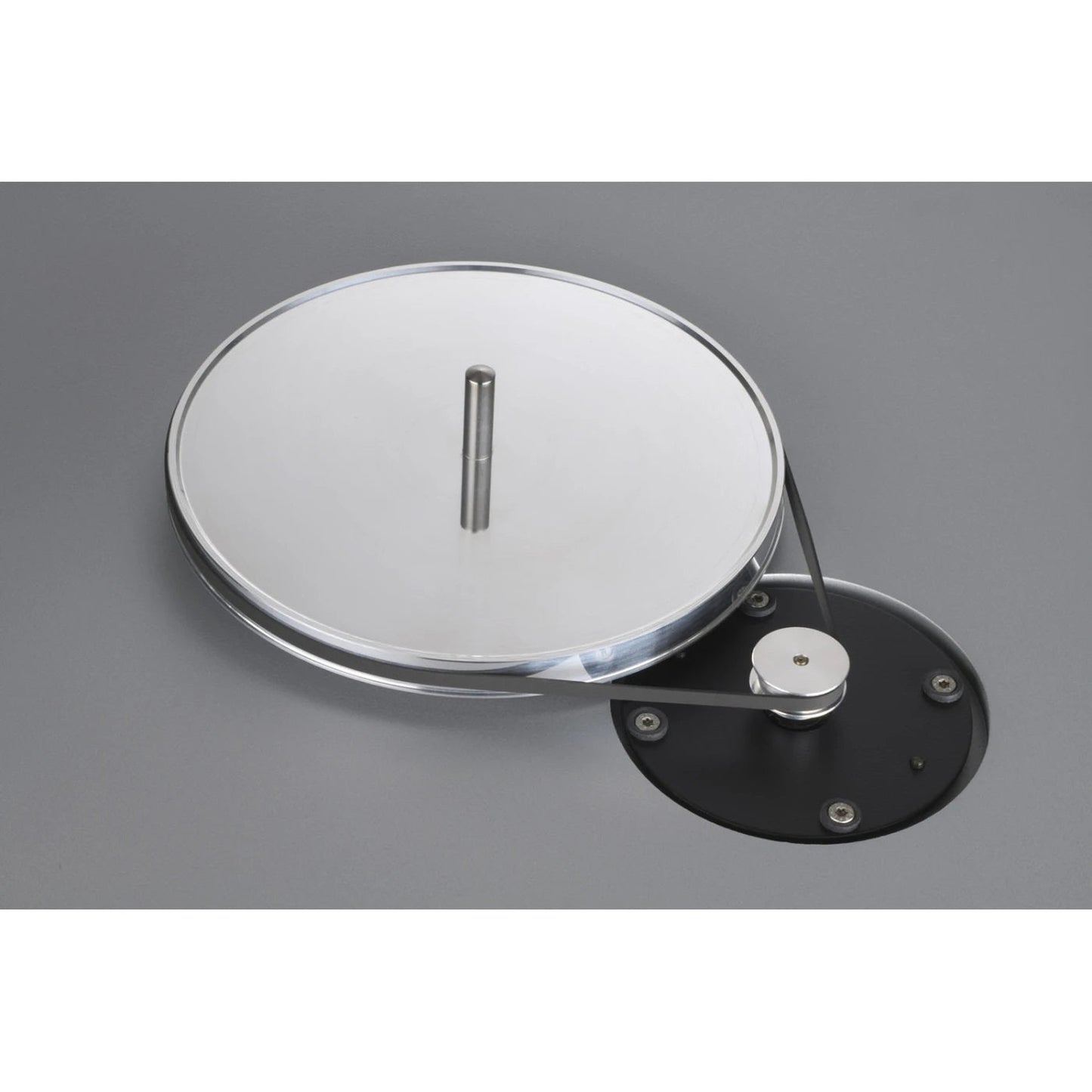 Clearaudio compass Plattenspieler Detailansicht Acrylplattenteller mit Riemenantrieb und Motorpulley, Silber
