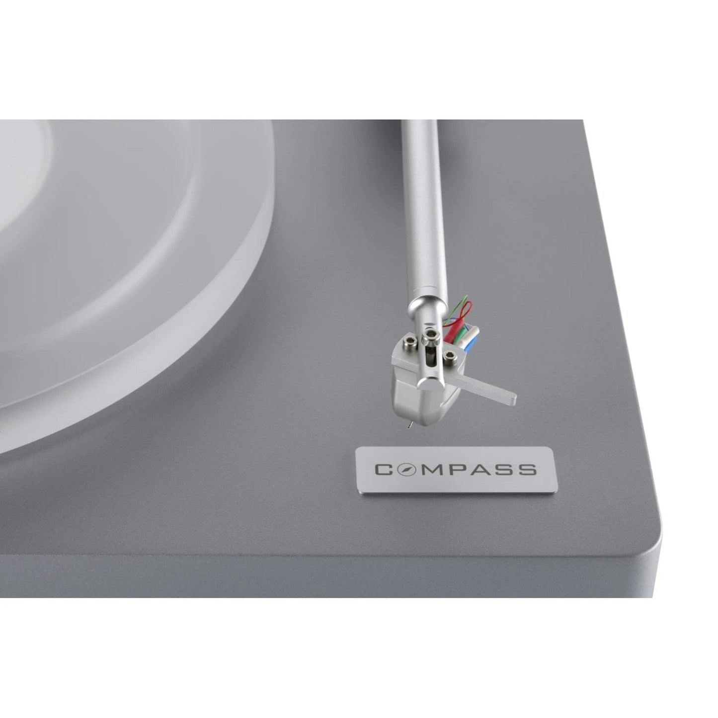 Clearaudio compass Plattenspieler Detailansicht Headshell mit montiertem Tonabnehmer, Silber