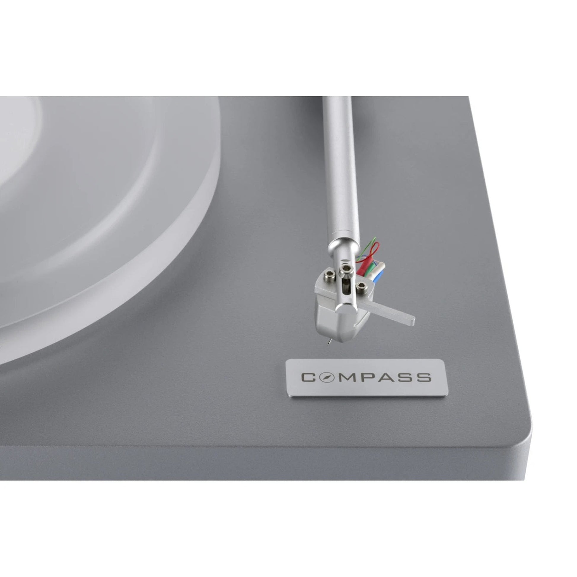 Clearaudio compass Plattenspieler Detailansicht Headshell mit montiertem Tonabnehmer, Silber