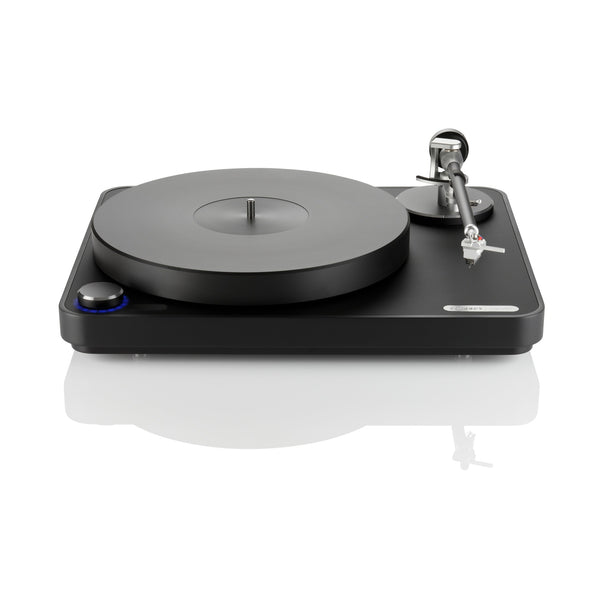 Clearaudio concept Signature Plattenspieler Frontansicht, schwarzes Chassis mit Tonarm und Plattenteller
